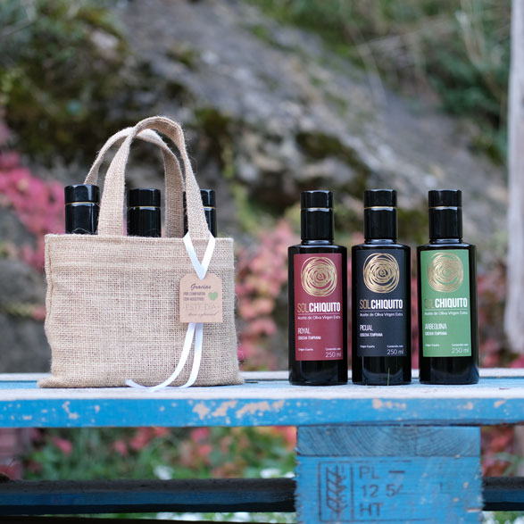 Gift bag whit three harvest extra virgin olive oil bottles of picual, royal and arbequina varieties